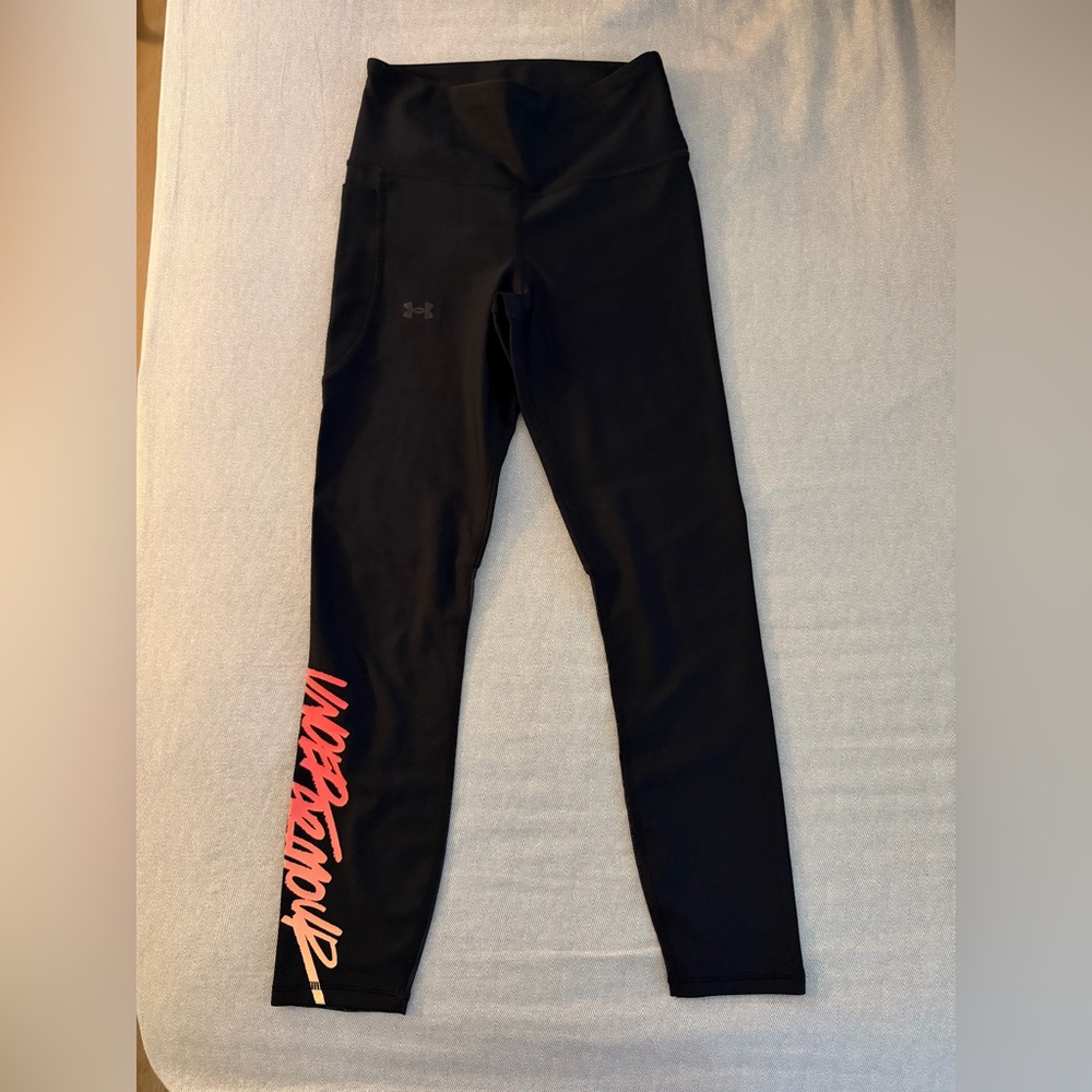 Under Armour legging. Small size. Only worn ones. It’s like new.